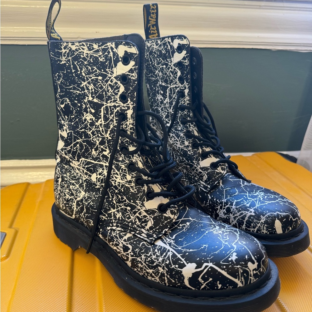 Doc martens paint splatter boots size 39 / US 8